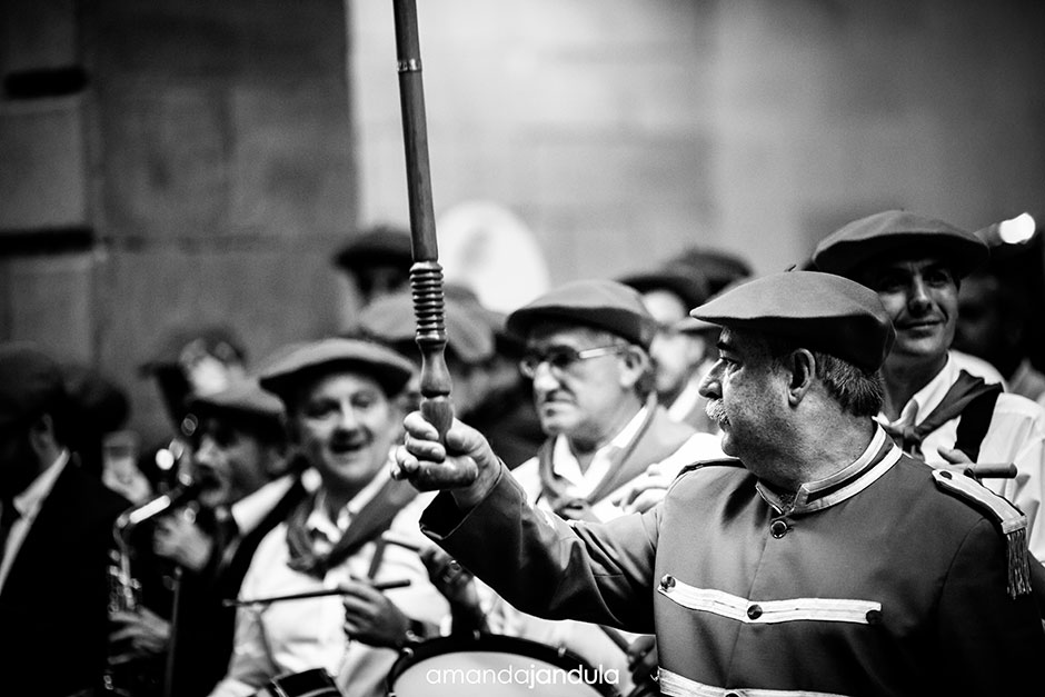 baston de mando dirigiendo a la tamborrada hondarribia 2016 cantineras
