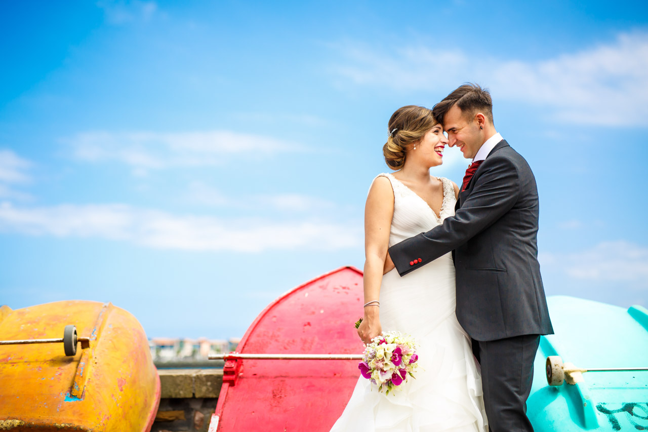 reportaje de pareja en hondarribia barcos boda en irun fotografos en gipuzkoa