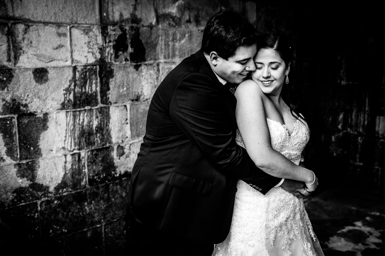 reportaje de pareja en la iglesia de guadalupe hondarribia bodas en irun fotografos en gipuzkoa
